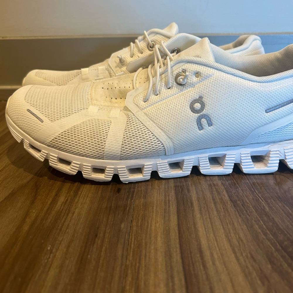 ON cloud 5 sneakers